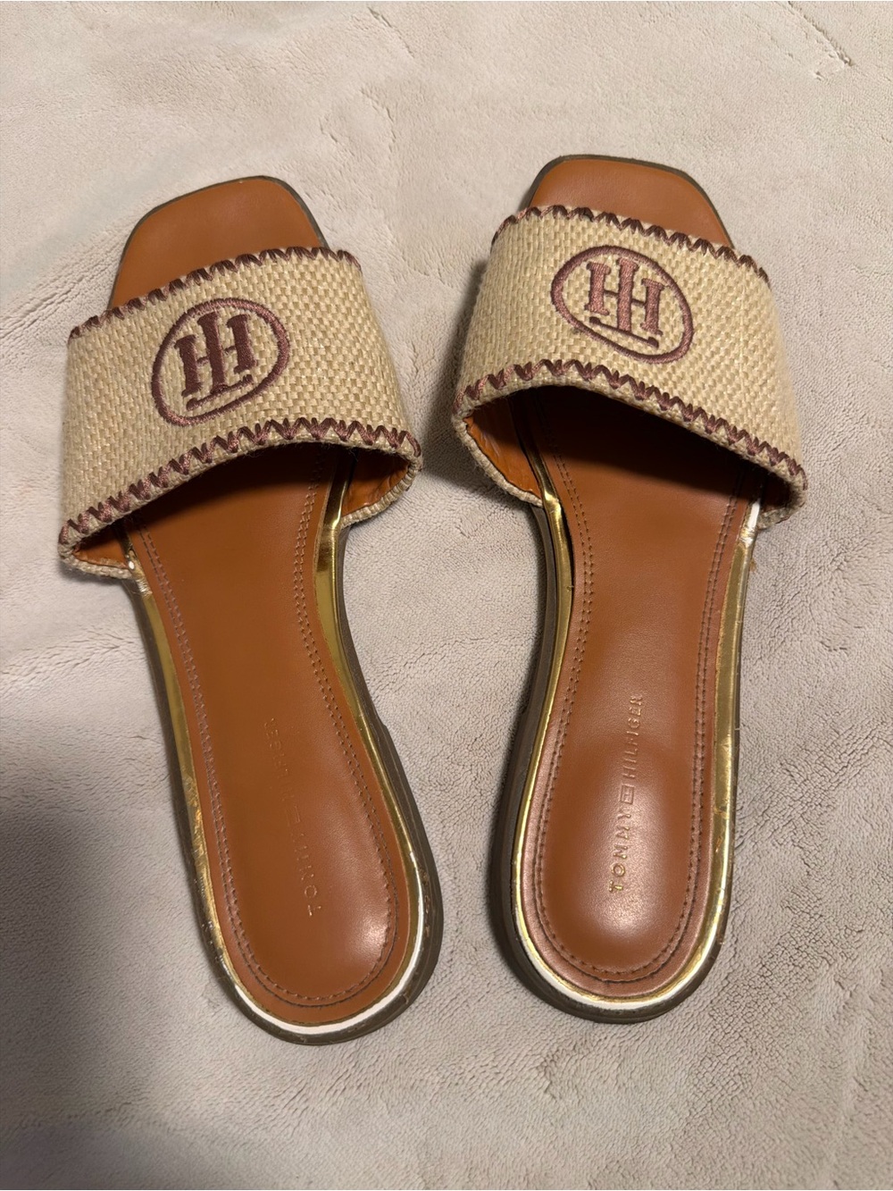 Tommy Hilfiger Tan Raffia Slide Sandals with Maroon Logo